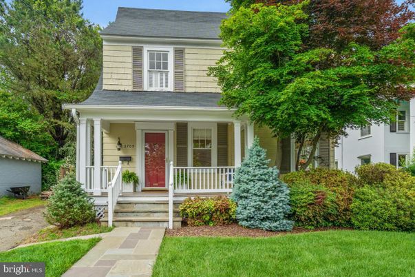 Exterior, Facade, American Foursquare