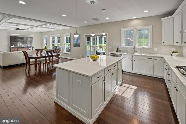 Dining room, Interior, Kitchen, Pendant Lights, Recessed Lighting, Wood Texture Flooring