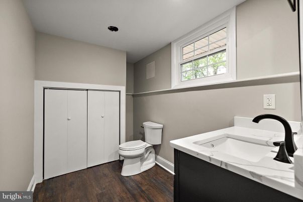 Bathroom, Interior, Recessed Lighting, Wood Texture Flooring