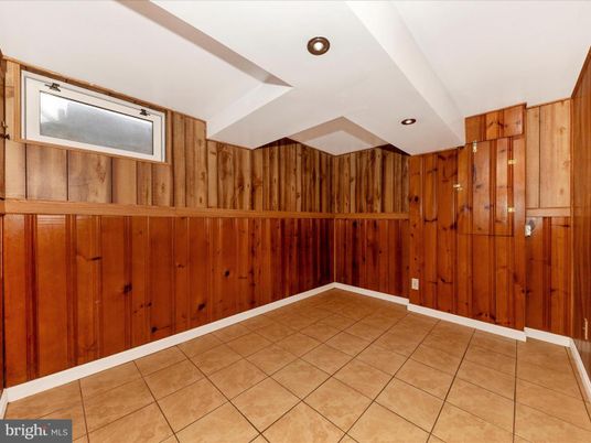 Empty room, Interior, Recessed Lighting, Wooden Walls