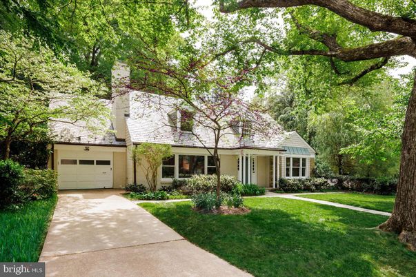 Attached, Exterior, Facade, Cape Cod