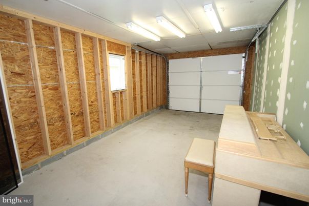 Garage, Interior, Wooden Walls