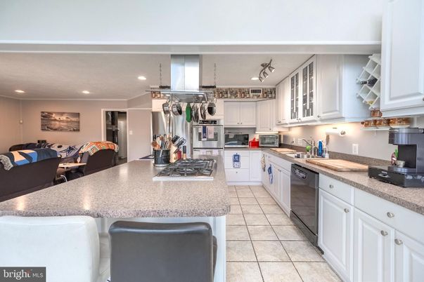 Dining room, Interior, Kitchen, Recessed Lighting, Stainless Steel Appliances