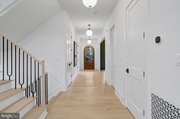 Interior, Pendant Lights, Wood Texture Flooring