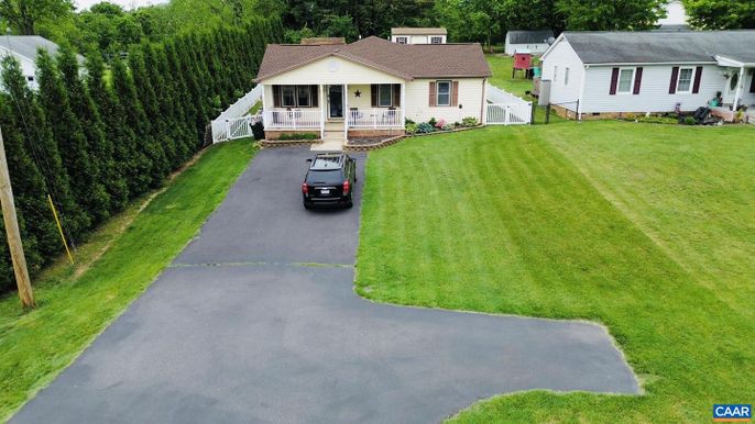 Backyard, Exterior, Facade, Cape Cod