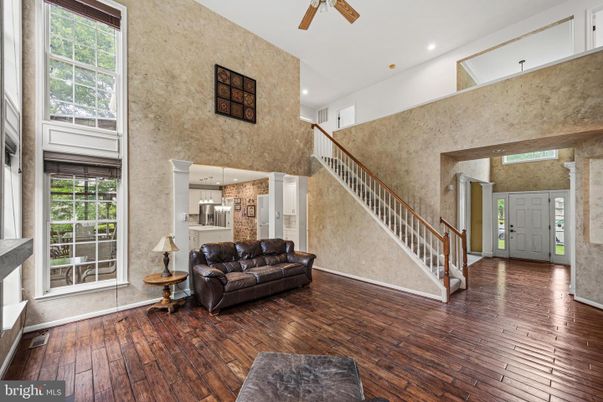 Interior, Pendant Lights, Recessed Lighting, Wood Texture Flooring