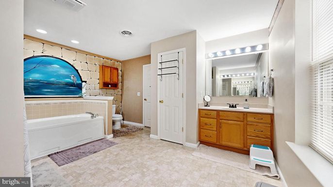 Bathroom, Interior, Recessed Lighting