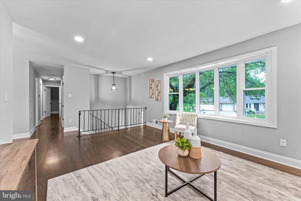Interior, Pendant Lights, Recessed Lighting, Wood Texture Flooring