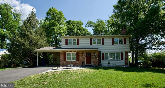 Attached, Exterior, Facade, Brick Facade, Georgian