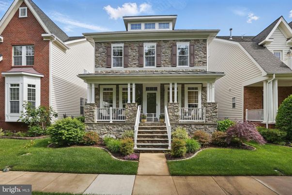 Exterior, Facade, American Foursquare