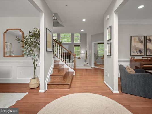 Interior, Piano, Recessed Lighting, Wood Texture Flooring