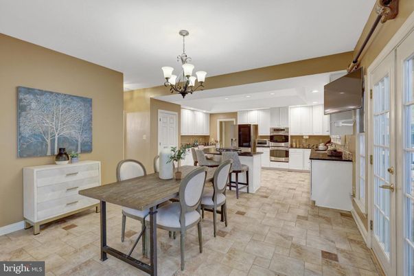 Chandelier, Dining room, Interior, Kitchen, Recessed Lighting