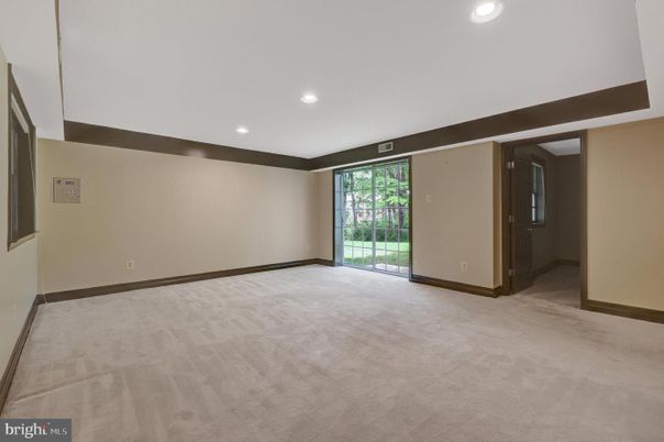 Empty room, Interior, Recessed Lighting