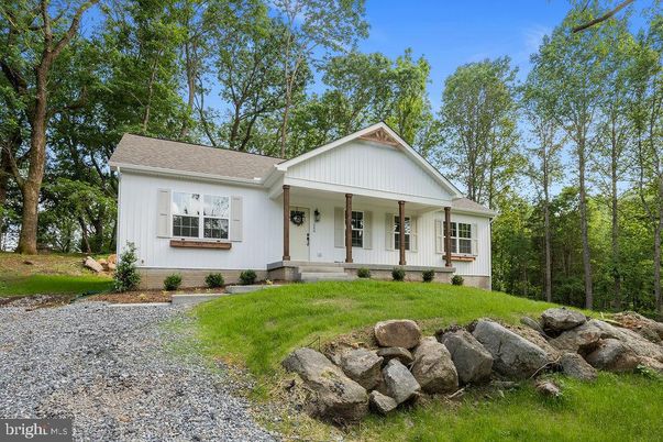 Backyard, Exterior, Facade, Farmhouse