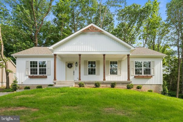 Exterior, Facade, Farmhouse