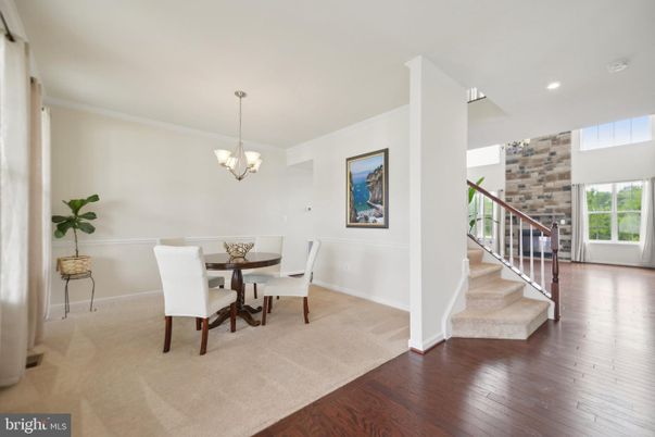 Chandelier, Dining room, Interior, Recessed Lighting, Wood Texture Flooring