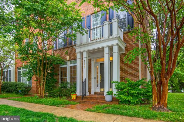 Exterior, Facade, Brick Facade, American Foursquare