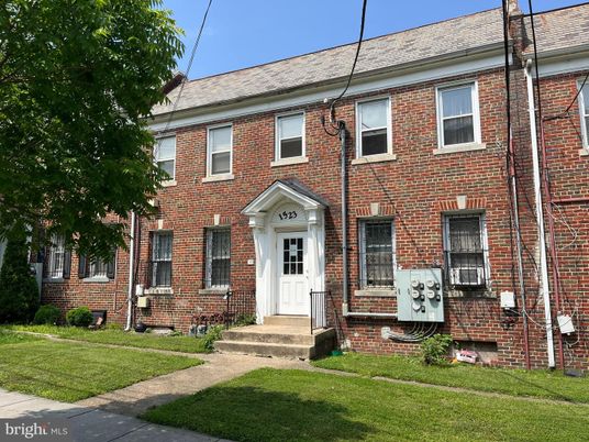 Exterior, Facade, Brick Facade, Georgian