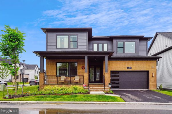 Attached, Exterior, Facade, Brick Facade, Modern