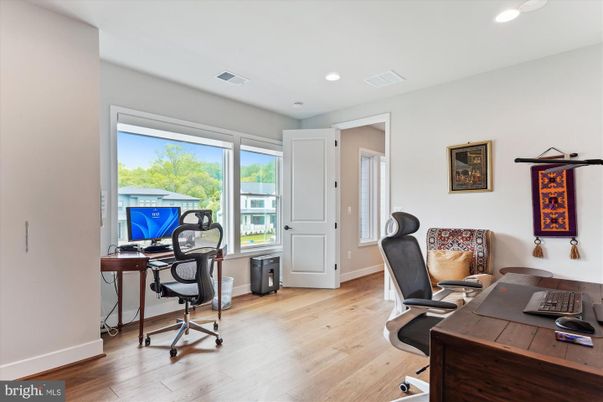 Home Office, Interior, Recessed Lighting, Wood Texture Flooring