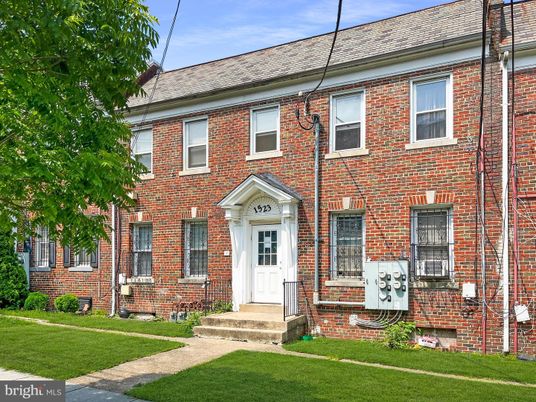 Exterior, Facade, Brick Facade, Georgian