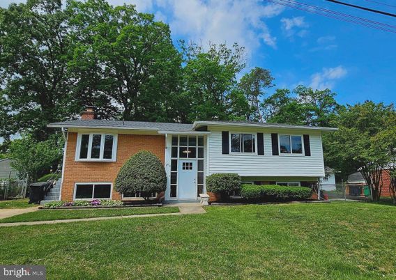 Exterior, Facade, Brick Facade, Raised Ranch