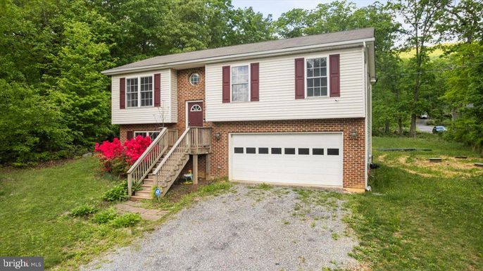 Attached, Exterior, Facade, Brick Facade, Raised Ranch