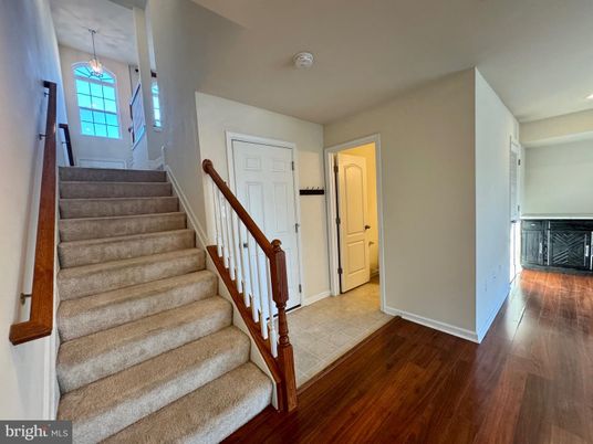Interior, Pendant Lights, Recessed Lighting, Wood Texture Flooring