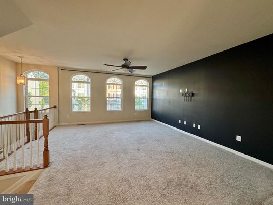 Empty room, Interior, Pendant Lights