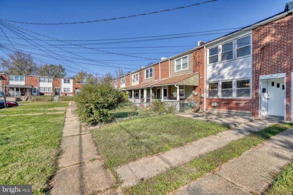 Exterior, Facade, Brick Facade, Cape Cod