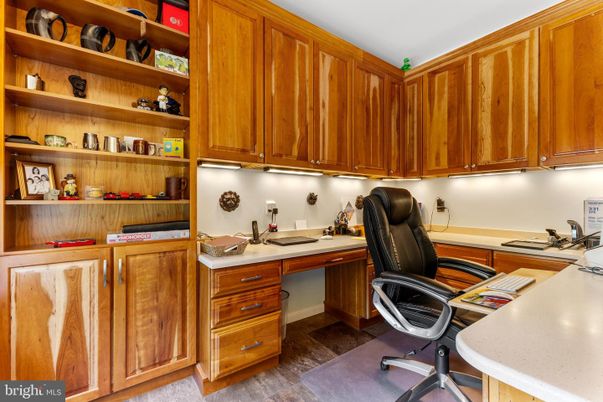 Home Office, Interior