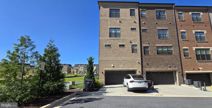 Attached, Exterior, Facade, Brick Facade, Rowhouse
