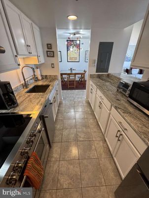 Dining room, Interior, Kitchen, Recessed Lighting