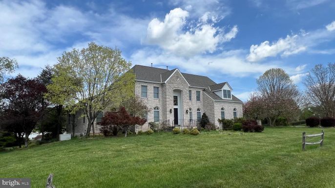 Backyard, Exterior, Facade, French Provincial