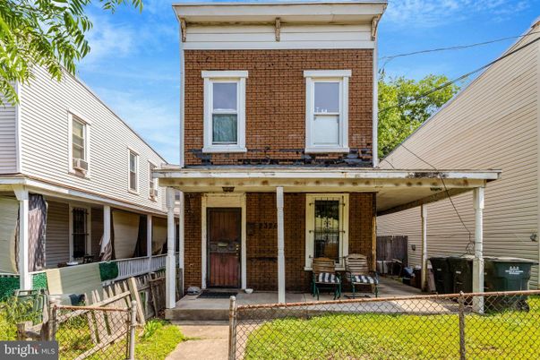 Exterior, Facade, Brick Facade, American Foursquare