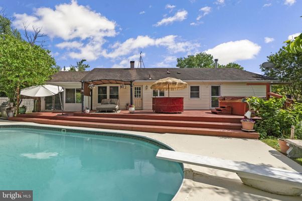 Exterior, Pool