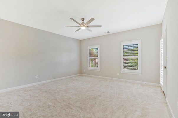 Empty room, Interior