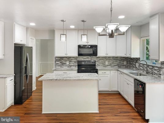 Interior, Kitchen, Pendant Lights, Recessed Lighting, Wood Texture Flooring