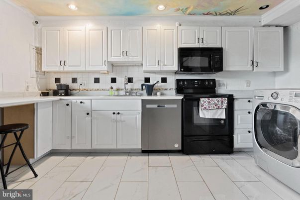 Interior, Kitchen, Marble, Recessed Lighting, Washer