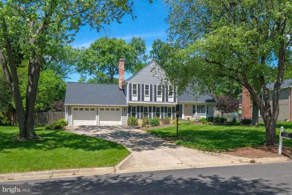 Attached, Exterior, Facade, Cape Cod