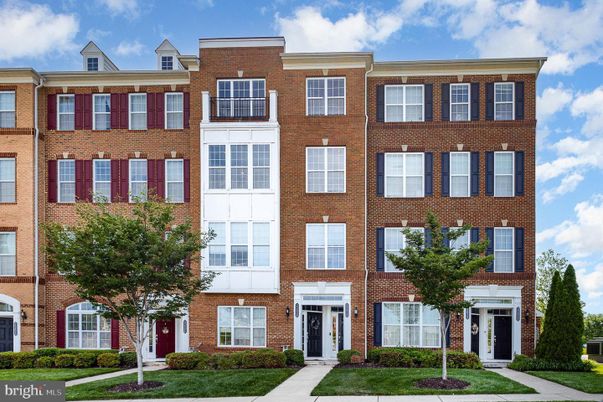 Exterior, Facade, Brick Facade, Rowhouse