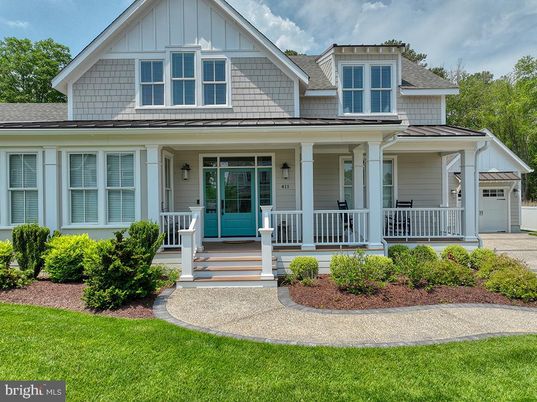 Attached, Exterior, Facade, Farmhouse