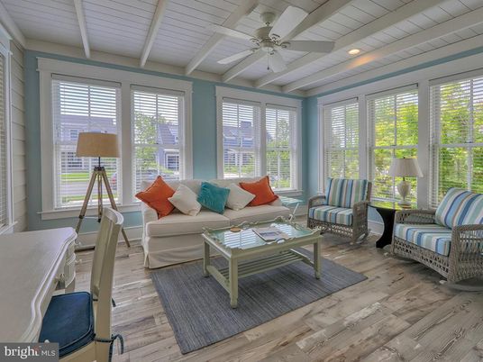 Interior, Living room, Recessed Lighting, Sun Room, Wood Texture Flooring
