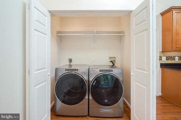 Interior, Utility Closets, Washer, Wood Texture Flooring