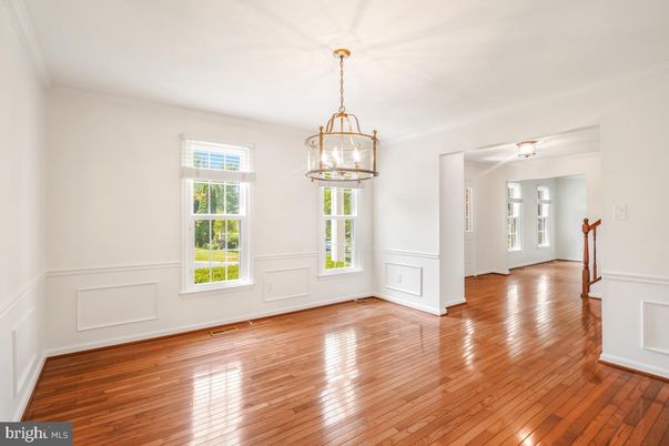 Empty room, Interior, Pendant Lights, Wood Texture Flooring
