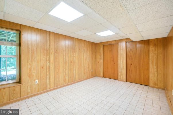 Empty room, Interior, Recessed Lighting, Wooden Walls