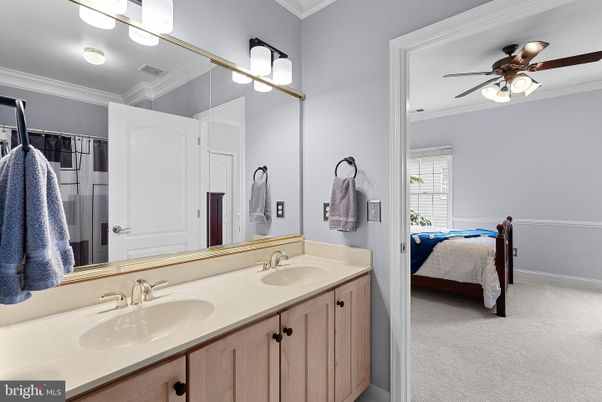 Bathroom, Bedroom, Dual Sink Vanities, Interior