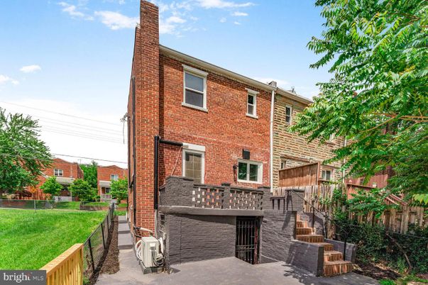 Exterior, Facade, Brick Facade, Rowhouse
