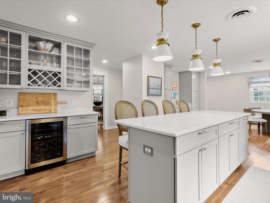 Dining room, Interior, Kitchen, Pendant Lights, Recessed Lighting, Wood Texture Flooring