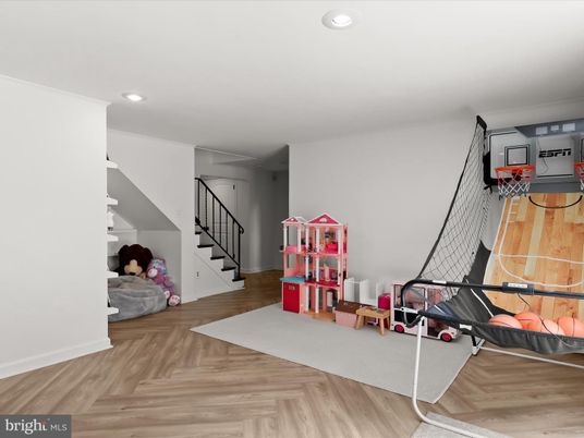 Fitness Equipment, Interior, Recessed Lighting, Wood Texture Flooring